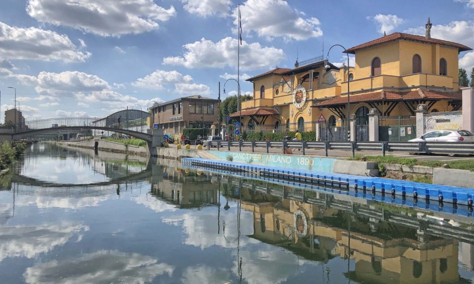 Milan: Navigli Canal Boat Cruise - Cross the Scodellino bridge and hit Darsena’s nightlife zone