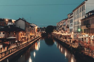 Milan Night Tour & Drinks with a Local Guide: Private & 100% Personalized - Teatro alla Scala: A Cultural Stop (or a Smart Pivot)