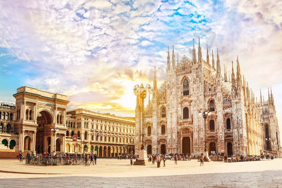 Milan: Old Town Highlights Private Guided Tour - Piazza Mercanti and Santa Maria presso San Satiro: medieval core meets Renaissance illusion