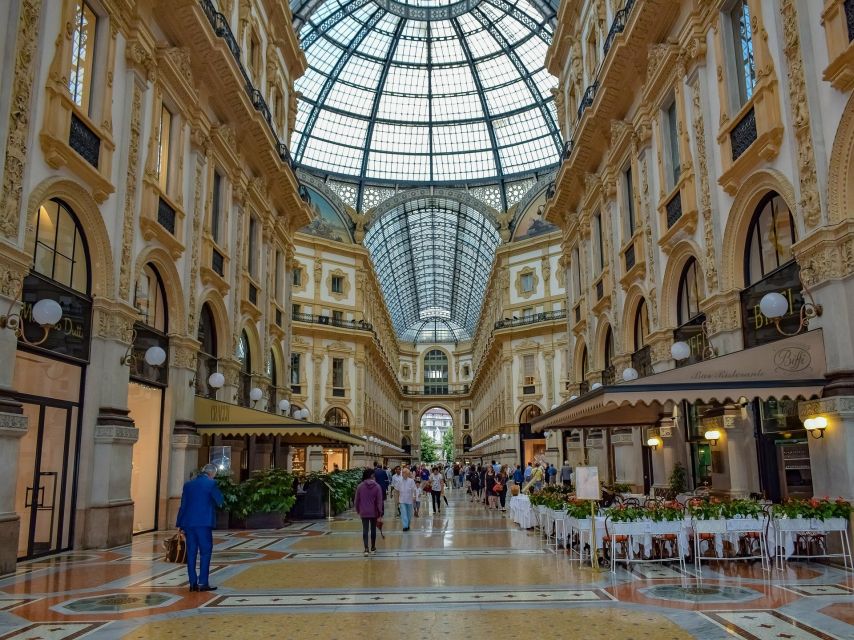 Milan: Private Guided Walking Tour with Aperitif - Starting at Piazza del Duomo, in front of Mondadori
