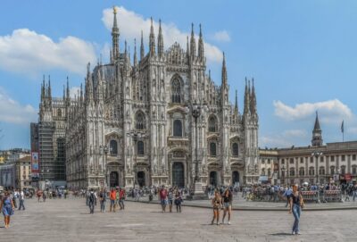 Milan: Private Guided Walking Tour with Aperitif - The landmark cluster: Sforza Castle, Merchant Square, Scala, Cordusio