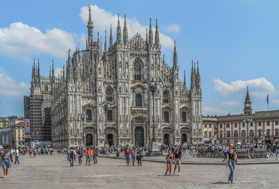 Milan: Private Guided Walking Tour with Aperitif - The landmark cluster: Sforza Castle, Merchant Square, Scala, Cordusio