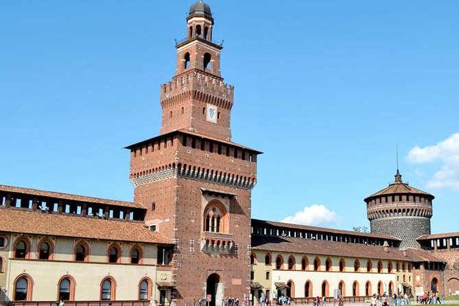 Milan Private Sightseeing Tour for Kids and Families with Local Guide - Piazza della Scala and Leonardo: learning through monuments