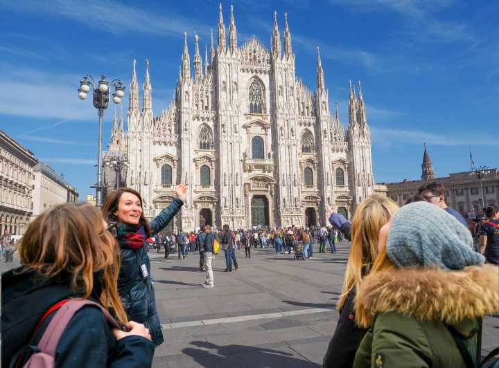 Milan: Private Walking Tour with Last Supper and Duomo Entry - La Scala and Piazza della Scala: Milan’s opera pulse from street level