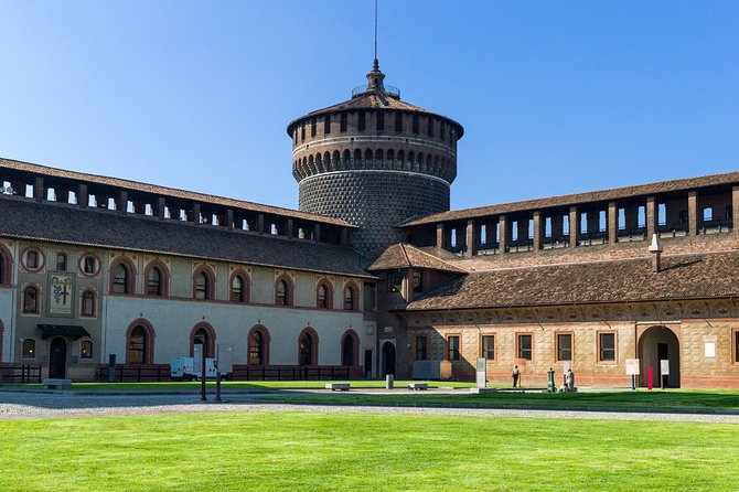 Milan Scavenger Hunt and Best Landmarks Self Guided Tour - Starting point at Sforzesco Castle: get oriented fast