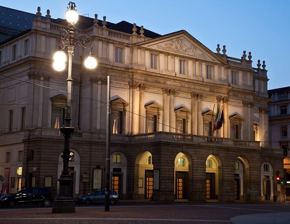 Milan: Skip-the-Line Duomo & La Scala Museum Guided Tour - Group Size and Headsets: Hearing the Guide Clearly