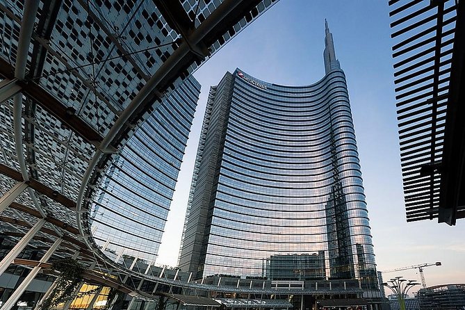 Milan Skyscrapers Guided Tour: Porta Nuova, Unicredit tower & Vertical Forest - Corso Como to Gae Aulenti Square: A Night-and-Style Milan Walk