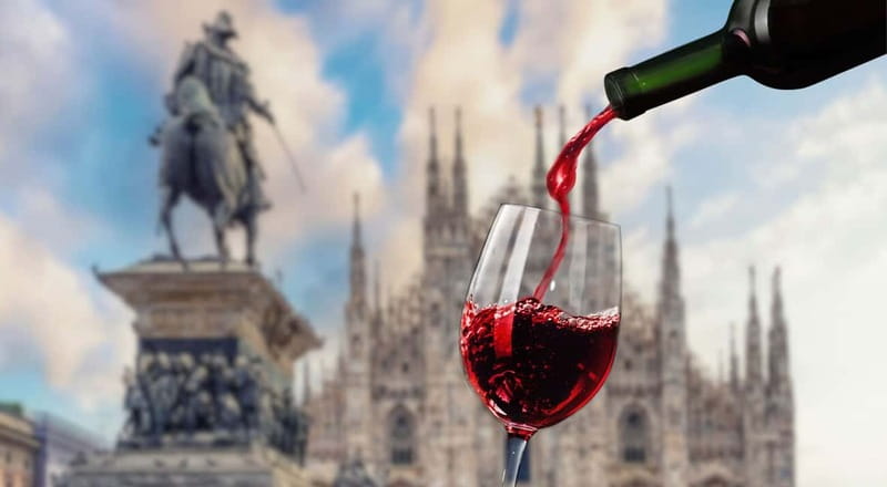 Milan: Small Group - Duomo & Rooftop, Wine & Food Tasting - Where the tour starts: the Galleria meeting point trick
