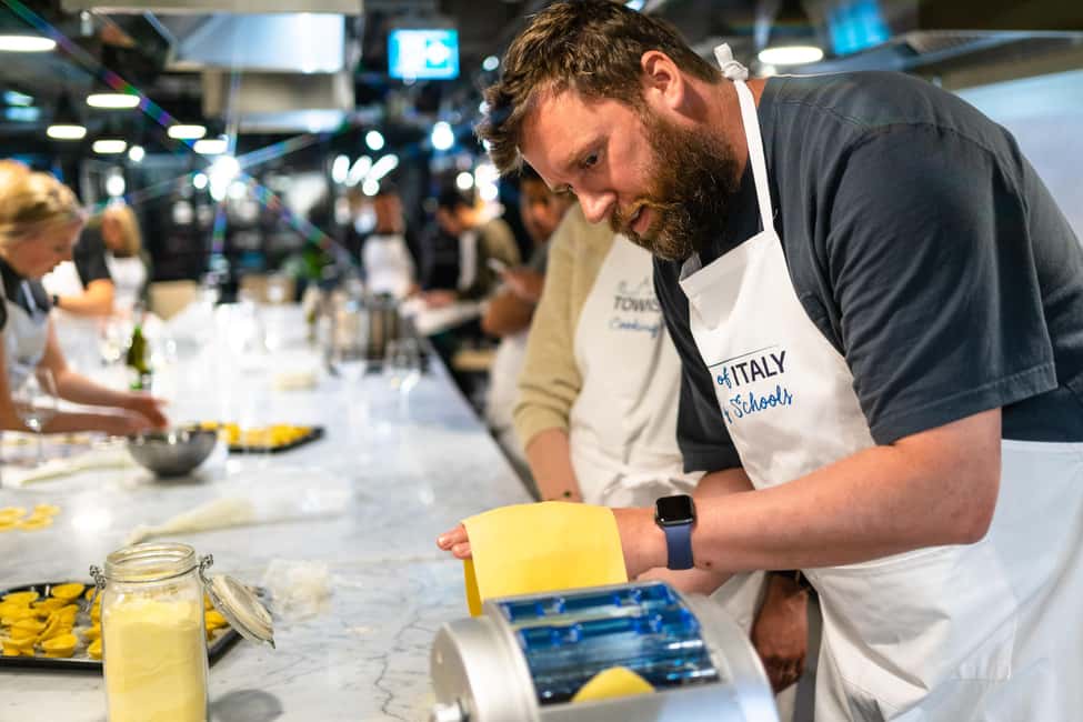 Milan: Small-group Pasta & Gelato Class with Unlimited Wine - Central Market meeting point: where your Milan cooking day starts