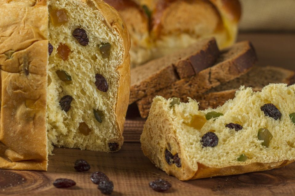 Milan: Sweet Delights Patisserie Tour - Stop 2: Teatro alla Scala and Panettone from a Historic Bakery