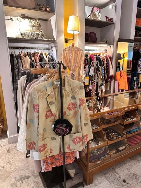 Milan: The Ultimate Vintage Shopping Guide - A self-paced Milan plan that you can use for 90 days