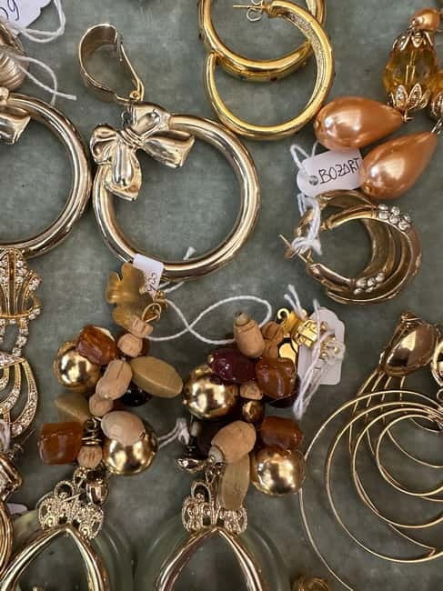 Milan: The Ultimate Vintage Shopping Guide - Weekly Market Guide: a second route for bargains and browsing