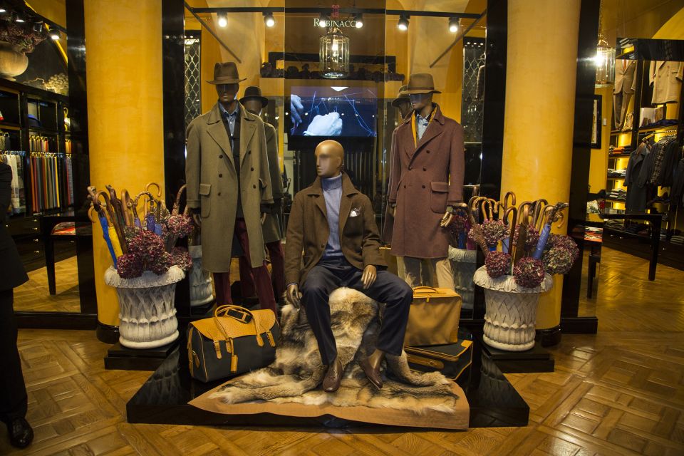 Milan: Walking Fashion Tour - Montenapoleone start: find Armani, get your bearings fast