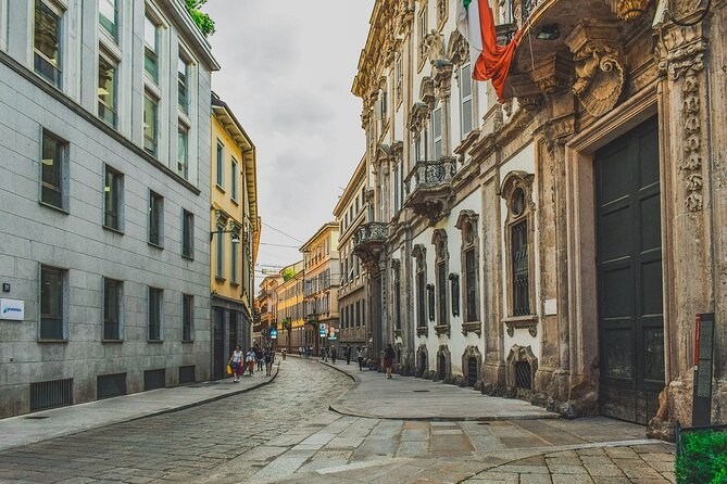 Milan Walking Tour: Explore Top Sights & Hidden Gems - Brera district: art galleries and street-level Milan