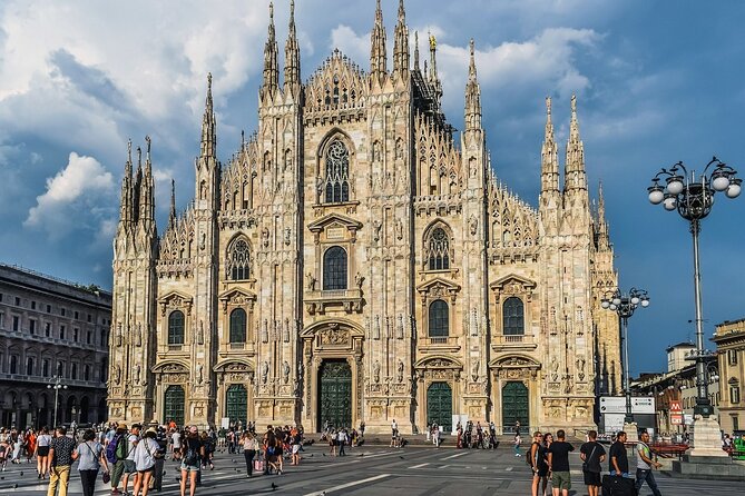 Milan Walking Tour: Explore Top Sights & Hidden Gems - Cavalli e Nastri: vintage shopping energy, no museum needed