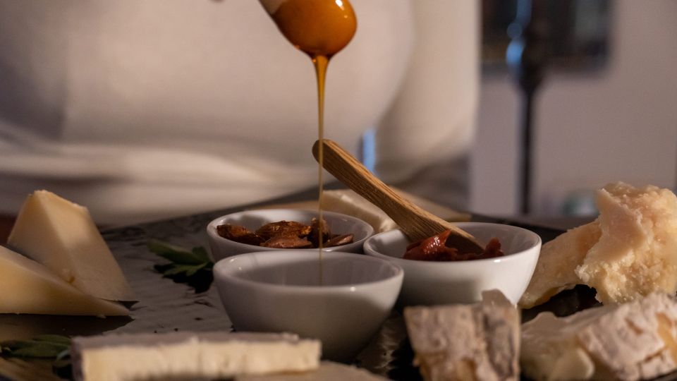 Milan: Wine Tasting Experience in the City Centre - Timing and Meeting Point: Arrive Early or Miss Out