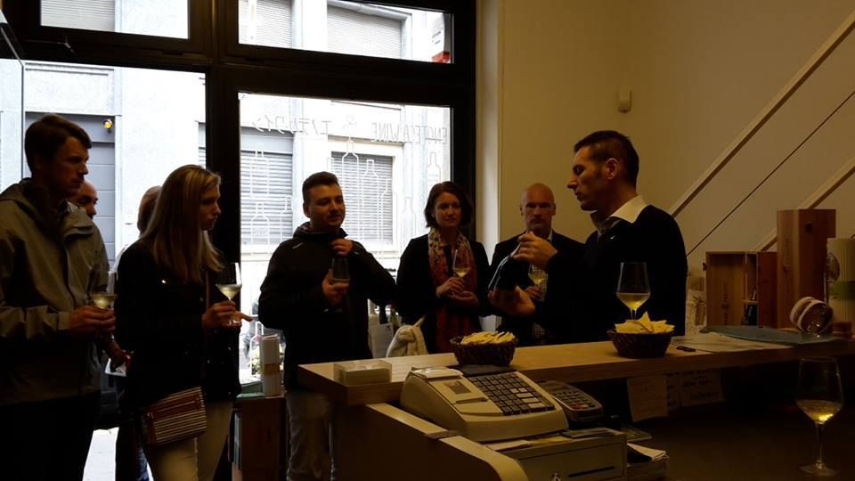 Milan: Wine Tasting with an Italian Sommelier - The Aperitivo Setup: Snacks That Actually Teach You Something