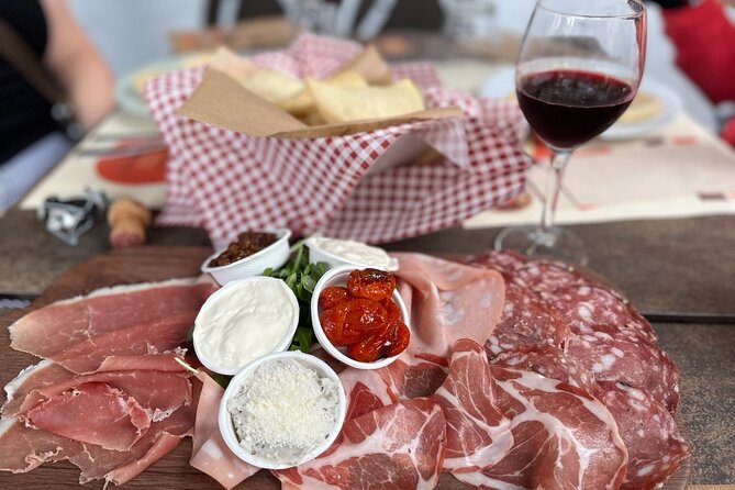Milan's Authentic Street Food tour: A Gourmet Experience - Ham, cheese, and drinks that actually pair