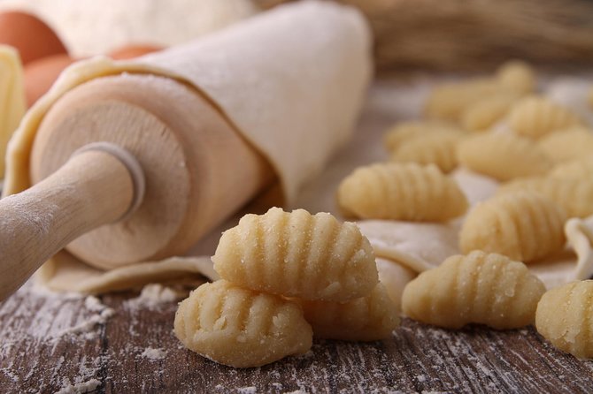 Natural Food & Wine in Milanese Home - Eat with Locals! - Natural wine and pairing stories from small artisans