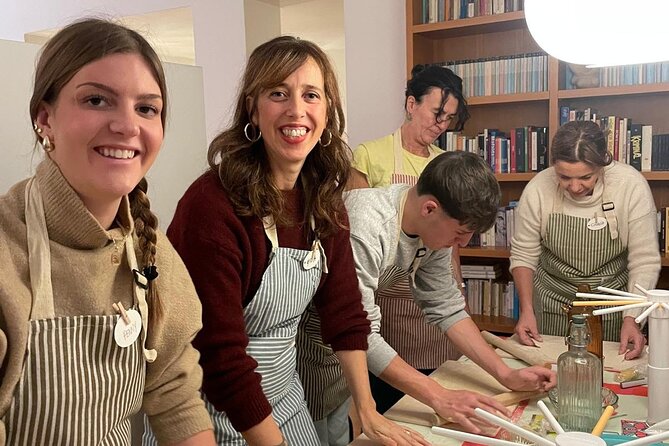 Pasta and Tiramisu join our cooking class - Milan at 6:00 pm: a smart time for pasta (and wine)