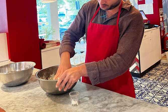 Premium Pizza Making Class at a Pizzeria in Como - Eating Together: Wine or Craft Beer, Plus Limoncello
