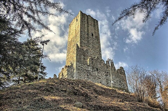 Private 2-Hour Tour of the Medieval Castle over Lake Como - Parco Spina Verde: the walk that sets the tone (morning, sunset, or midnight)