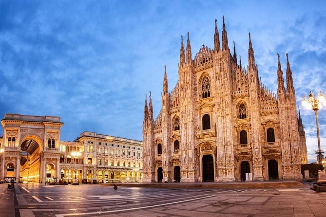 Private 4-Hour Walking Tour of Milan with private official tour guide - Piazza del Duomo: the square that keeps the Duomo in the frame