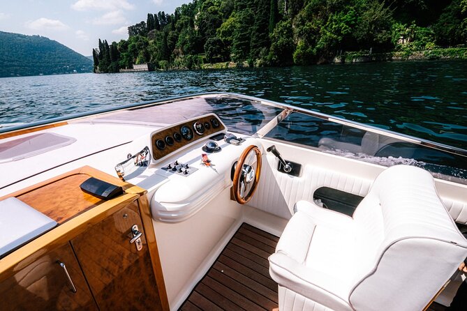 Private Cruise on Lake Como with Speedboat from 1H to 4H - Moltrasio, Carate Urio, and Laglio: villas without the tour bus