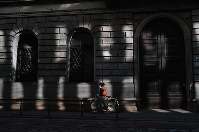 Private Milan Street Photography Walking Tour with an Artist - Ticinese for street art and the art of photographing everyday style