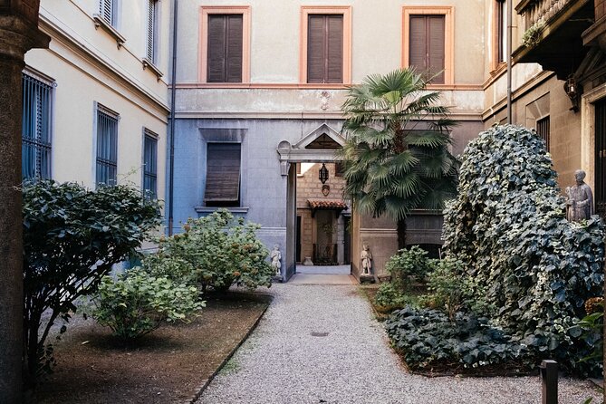 Private Milan Street Photography Walking Tour with an Artist - Price and timing: does $240.82 per person make sense?