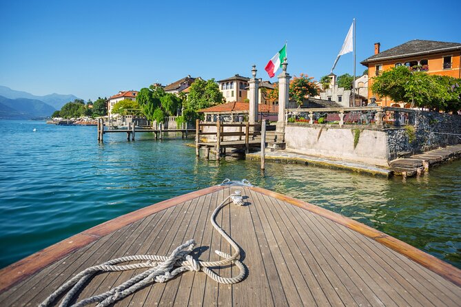 Private Tour: Lake Como From Milan with Private Driver and Boat - A lakeside road stop that sets the mood