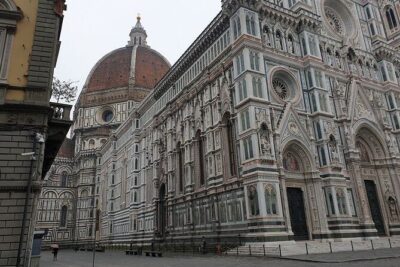 Private Transfer from Milan to Florence - The Smooth 3-Hour Drive to Florence (WiFi, Water, Snacks)