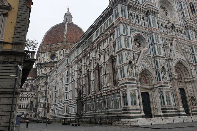 Private Transfer from Milan to Florence - The Smooth 3-Hour Drive to Florence (WiFi, Water, Snacks)