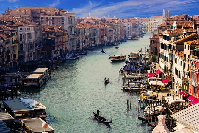 Private Transfer from Milan to Venice with a 2h Stop in Verona - Getting into Venice after the Verona stop: water taxi reality check