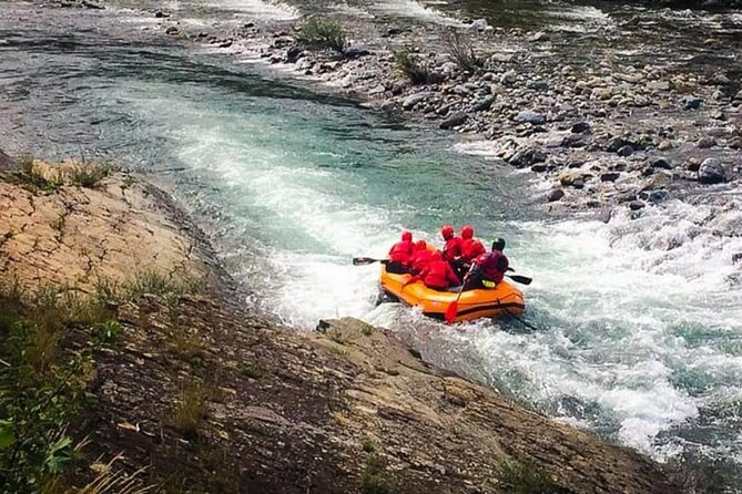 Rafting on Brembo River. - Briefing on paddling technique and commands: the difference between chaos and control