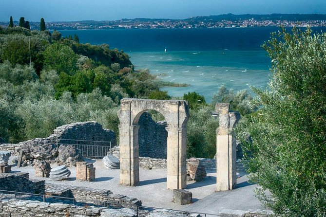 Sirmione & Verona, Lake Garda, tour from Milan - Arco dei Gavi: a quick Roman checkpoint that adds real depth