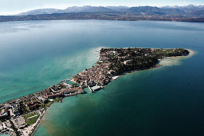 Sirmione & Verona, Lake Garda, tour from Milan - The medieval center of Sirmione: where the short stop actually works