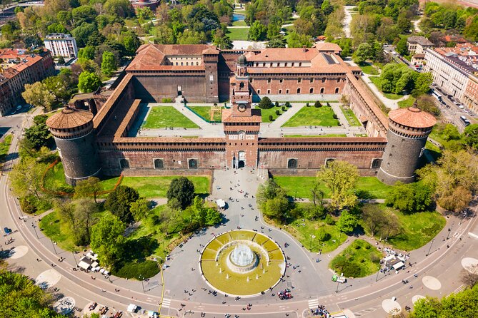 Skip-the-line Duomo Cathedral Private Tour & Rooftop Access - Piazza della Scala to Duomo: a short walk that links Milan’s icons