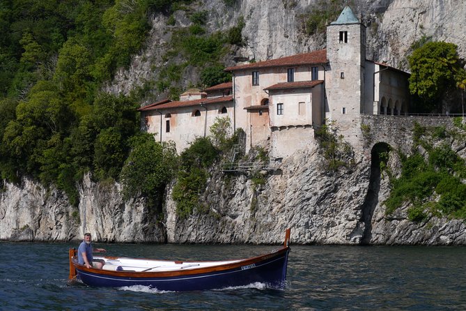 Slow boat tour for small groups with appetizer on Lake Maggiore - The island loop: Isola Madre, Isola Bella, and Isola Pescatori