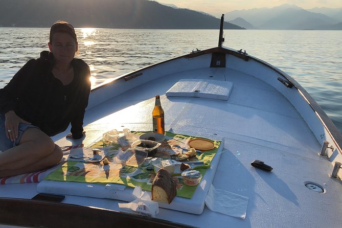 Slow boat tour for small groups with appetizer on Lake Maggiore - Swimming in the middle of the lake