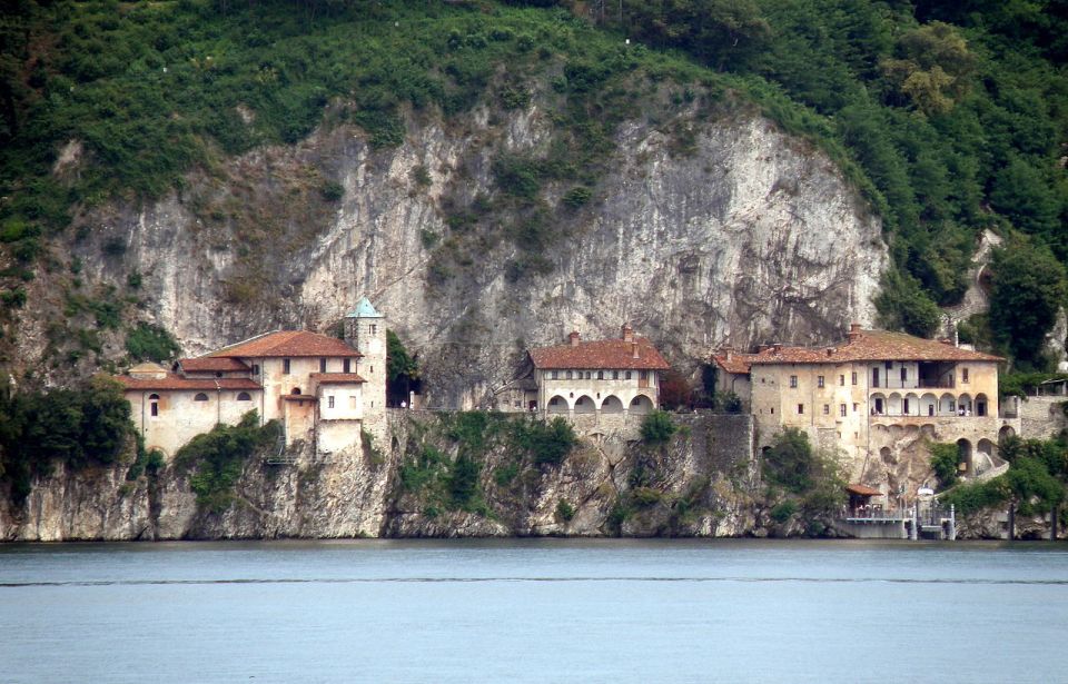 Stresa: Private Cruise to Santa Caterina del Sasso - Photo tips for Villa fronts and the rock hermitage