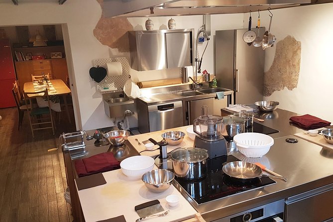 The Art of Making Pizza-Cooking Class in Unique Location with Italian Pizzachef - What you eat: your pizza meal plus the chef’s baked pies