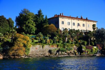 The gems of lake Maggiore - the Borromean Islands on a private guided tour - Ferry vs private boat: how to choose without overpaying