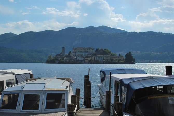 The romantic village of Orta San Giulio with a tour guide - San Giulio Island: Romanesque basilica and the Way of Silence