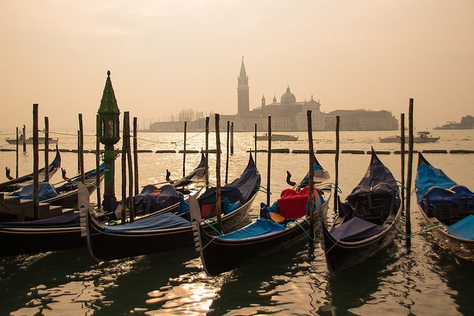 Venice and Verona Full Day Tour by Train from Milan - Group size, language, and the “lost in Venice” reality check