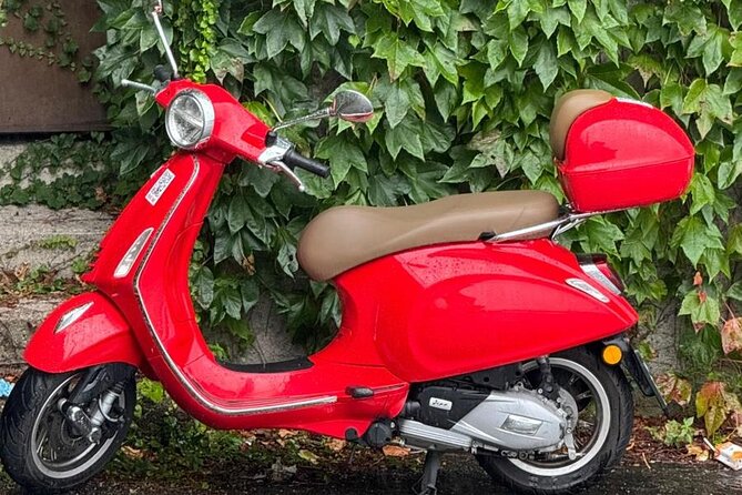 Vespa tour adventure on the lake - Argegno espresso break and a church with roots from 1100 AD