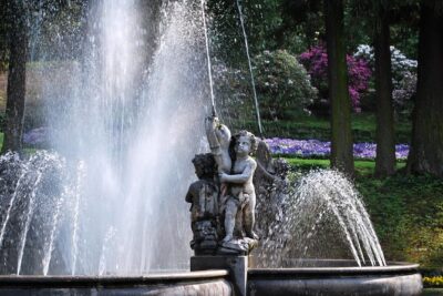 Walking tour with a private tour guide in the botanical gardens of Villa Taranto - The flower-focused walk: dahlias, water lilies, and more